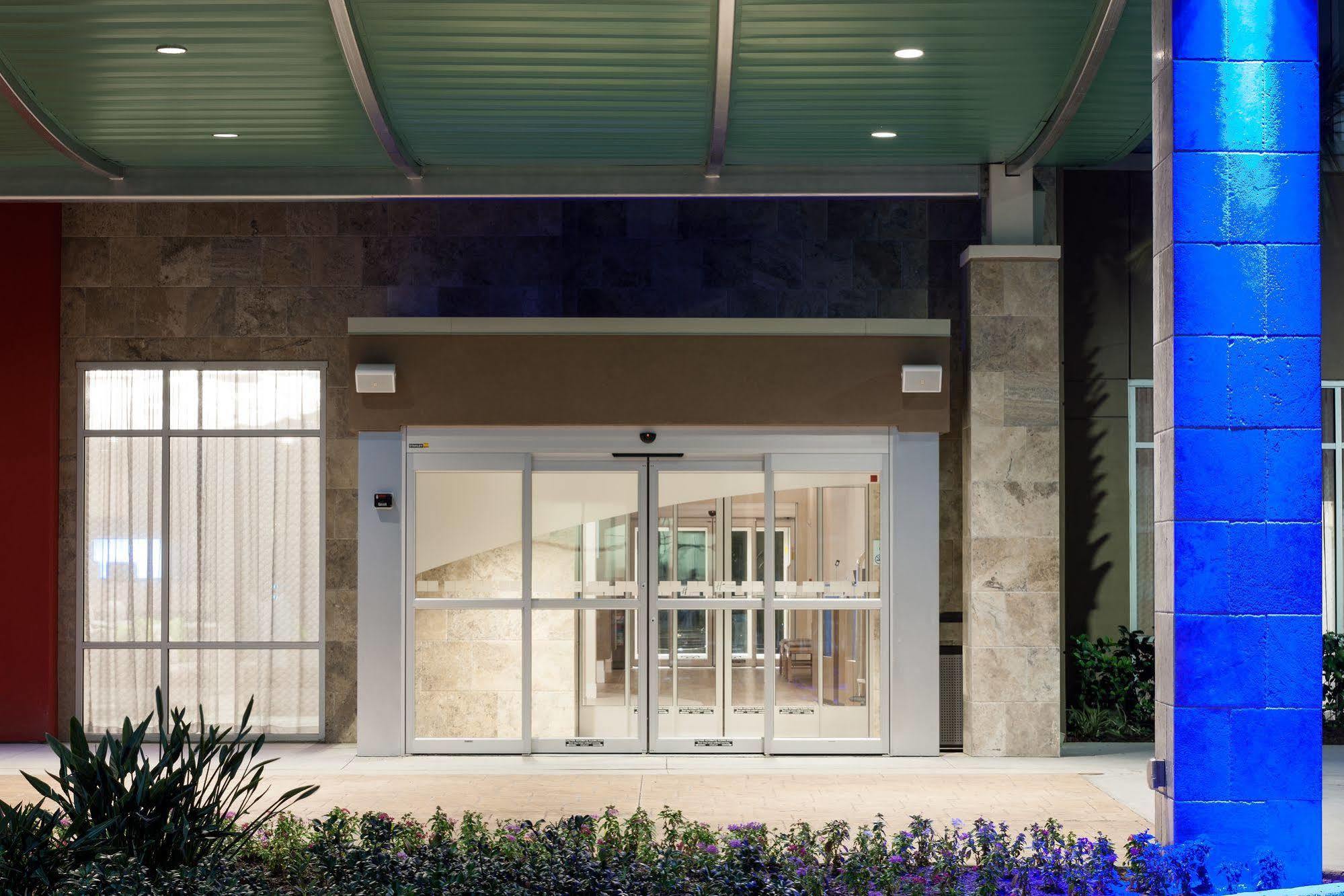 Holiday Inn Express & Suites - Orlando At Seaworld By Ihg Williamsburg Luaran gambar